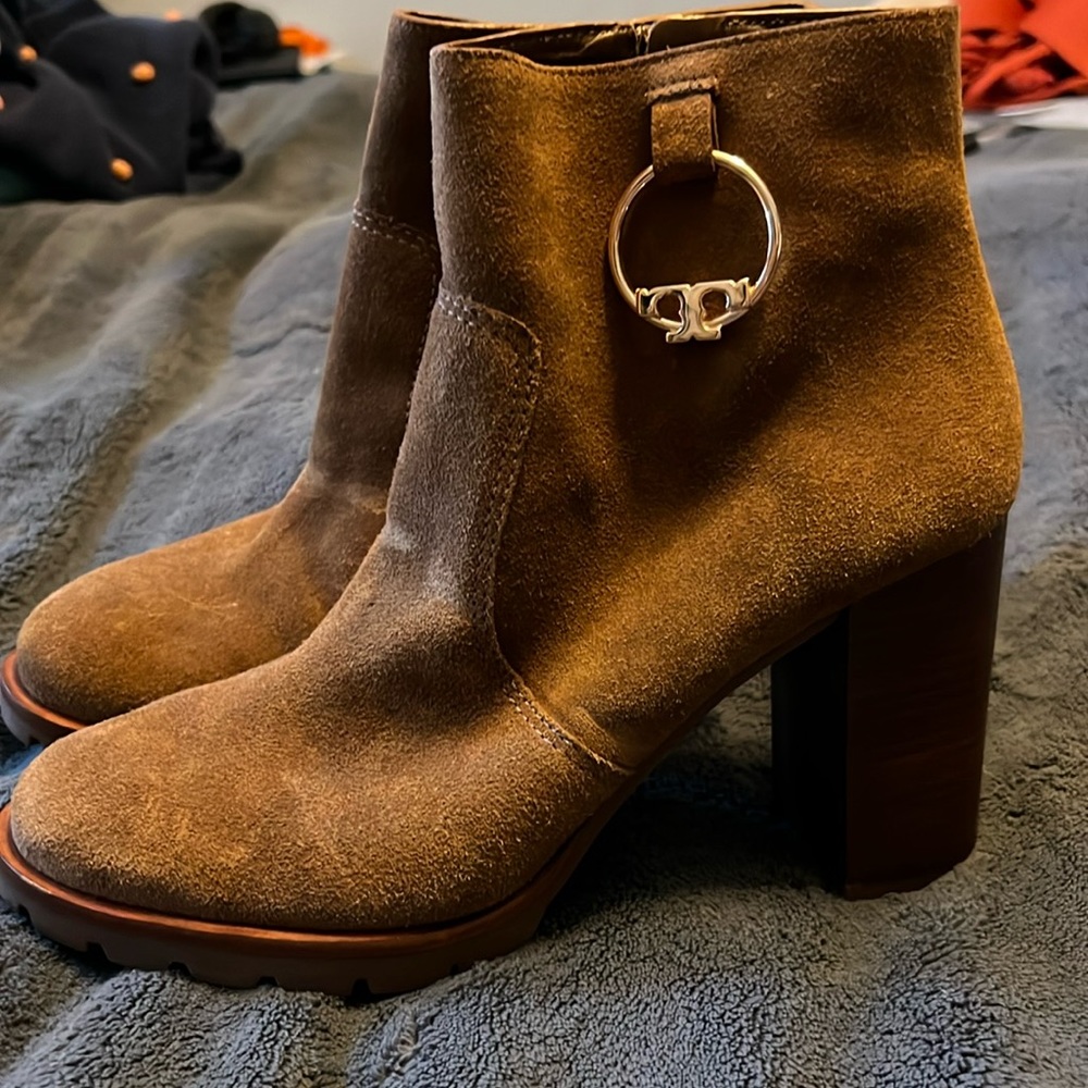 Never worn Tory Burch Sofia Lug Sole seuede booties